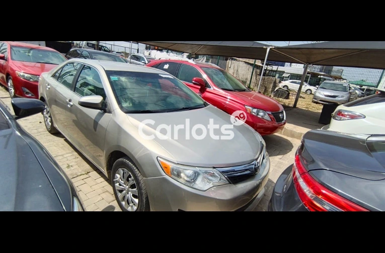 FOREIGN USED 2013 TOYOTA CAMRY XLE(ACCIDENT FREE)