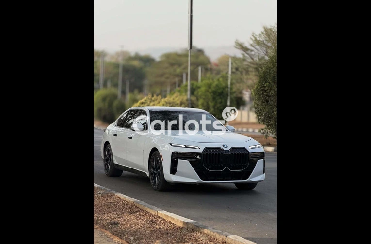 Foreign Used 2025 BMW 7 Series for sale in Asokoro, FCT - thumbnail 3