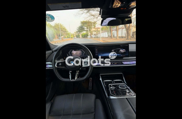 Foreign Used 2025 BMW 7 Series for sale in Asokoro, FCT - photo 4 of 7