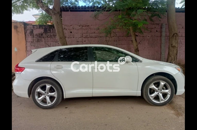 TOKUNBO 2010 TOYOTA VENZA AWD V6 - 1/7