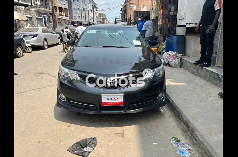 FOREIGN USED 2014 TOYOTA CAMRY XLE(ACCIDENT FREE) for sale in Ilupeju, Lagos - thumbnail 4