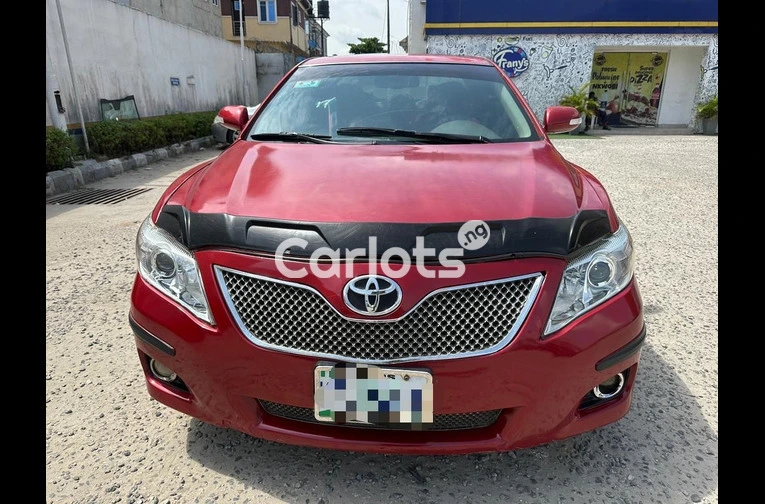 2010 Toyota Camry XLE - 2/6
