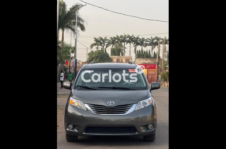 NEW ARRIVAL FOREIGN USED 2014 TOYOTA SIENNA LE - 2/7