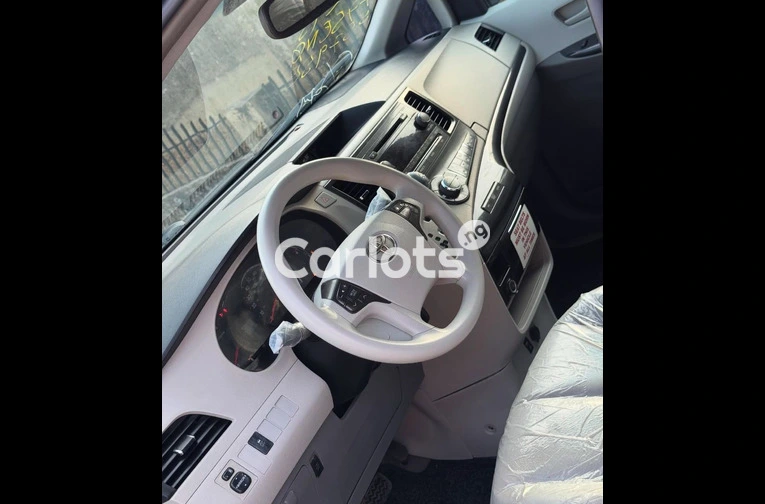 NEW ARRIVAL FOREIGN USED 2014 TOYOTA SIENNA LE for sale in Kaduna - thumbnail 3