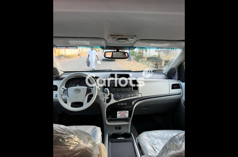 NEW ARRIVAL FOREIGN USED 2014 TOYOTA SIENNA LE - 4