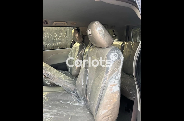NEW ARRIVAL FOREIGN USED 2014 TOYOTA SIENNA LE for sale in Kaduna - photo 6 of 7