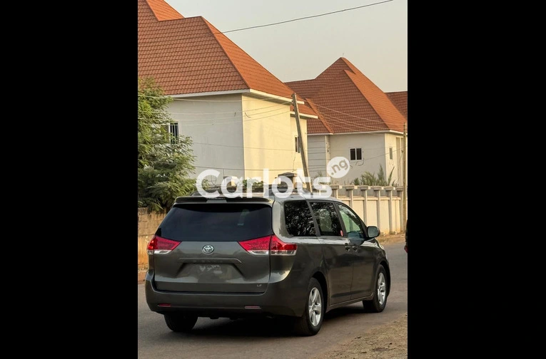 NEW ARRIVAL FOREIGN USED 2014 TOYOTA SIENNA LE for sale in Kaduna - photo 7 of 7