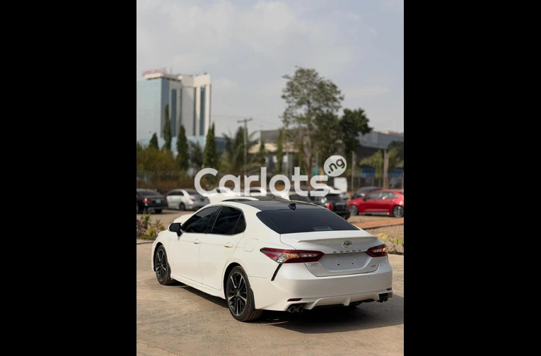 Nigerian used 2019 Toyota Camry XSE - 2/7