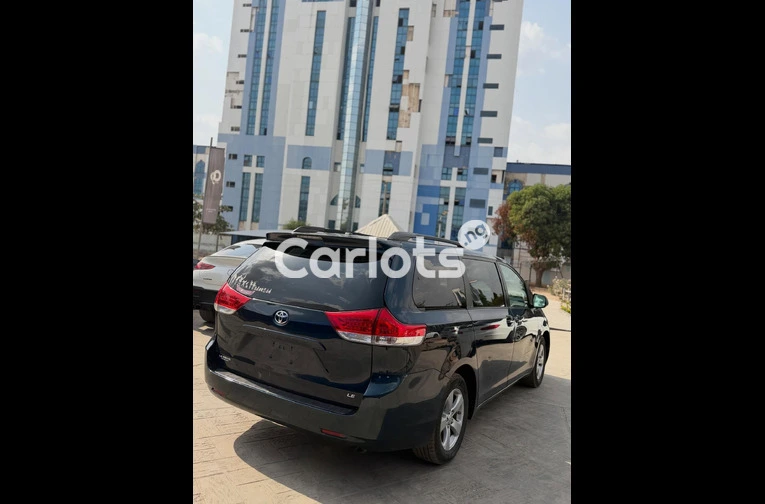 Nigerian used 2010 Toyota Sienna LE for sale in Abuja, FCT - photo 2 of 7