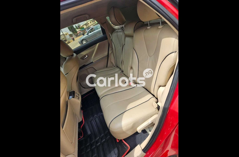 Foreign Used Unregistered 2013 Toyota Venza 4 plug for sale in Abuja, FCT - photo 4 of 5