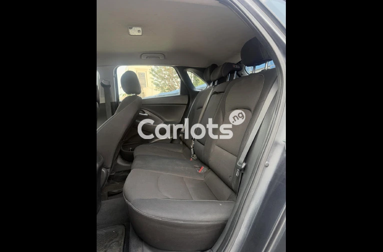 Foreign used 2017 Hyundai Elantra GT for sale in Abuja, FCT - photo 3 of 7