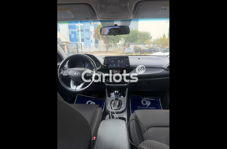 Foreign used 2017 Hyundai Elantra GT for sale in Abuja, FCT - photo 5 of 7