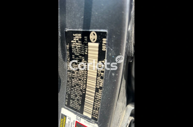 Foreign Used Extremely cleaned 2013 Toyota Camry for sale in Victoria Island, Lagos - thumbnail 3