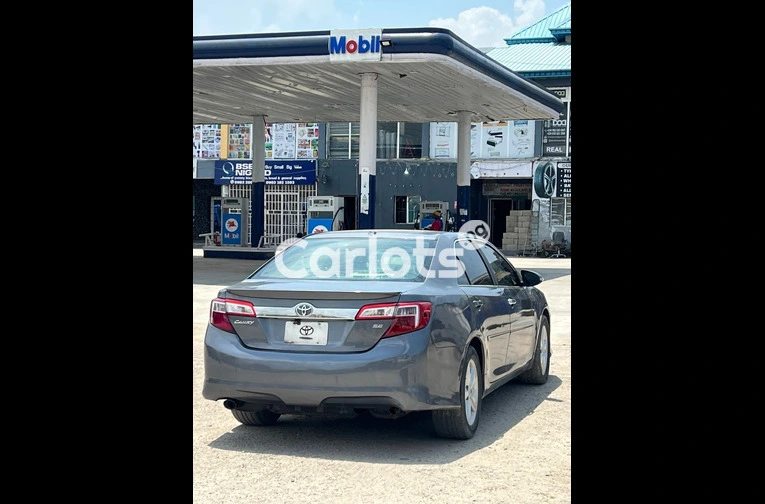 Extremely cleaned 2013 Toyota Camry - 4/7
