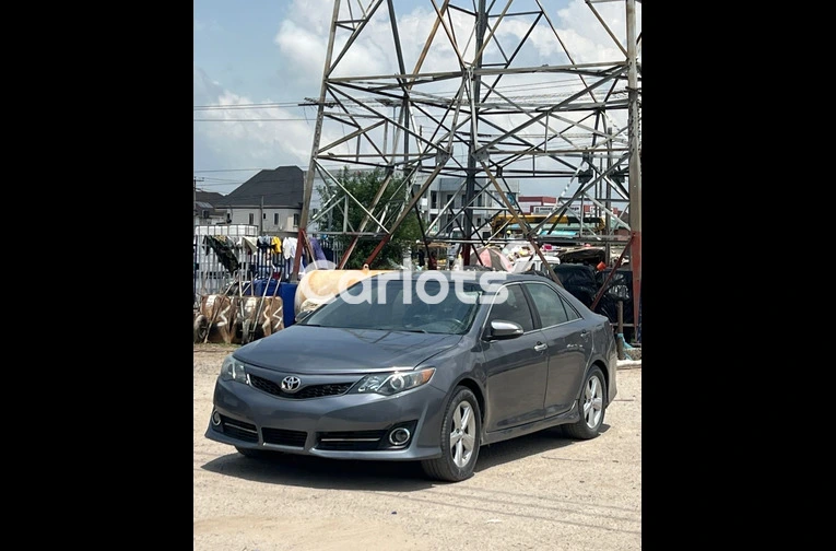 Foreign Used Extremely cleaned 2013 Toyota Camry for sale in Victoria Island, Lagos - photo 5 of 7