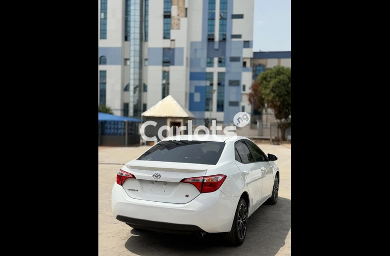 Foreign used 2015 Toyota Corolla X250 - 1/7