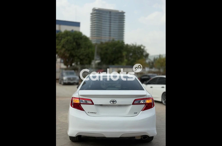Foreign used 2014 Toyota Camry SE - 1/7
