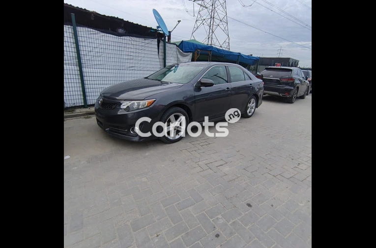 CLEAN REGISTERED 2012 TOYOTA CAMRY SE V4