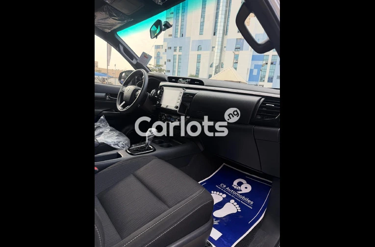 Foreign used Toyota Hilux Adventure 2021 for sale in Abuja, FCT - thumbnail 3