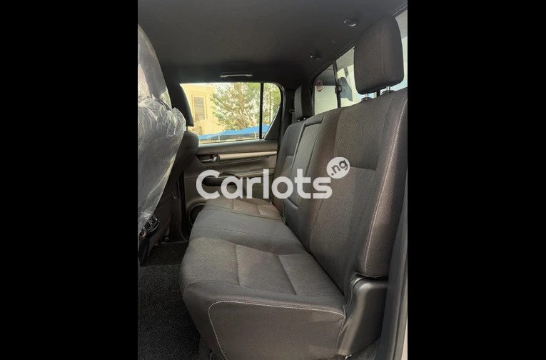Foreign used Toyota Hilux Adventure 2021 for sale in Abuja, FCT - photo 4 of 7