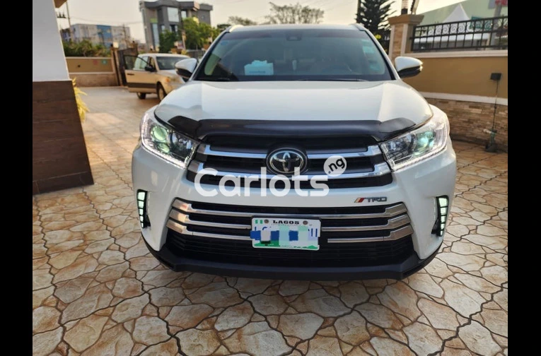 PREMIUM 2019 TOYOTA HIGHLANDER XLE AWD