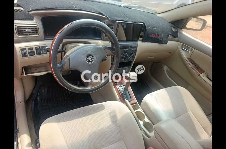 Toyota Corolla 2006 model - 2/5