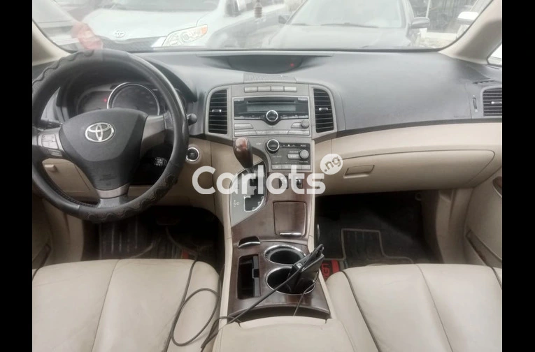 Very clean 2010 venza full option for sale in Apese, Lagos - thumbnail 2