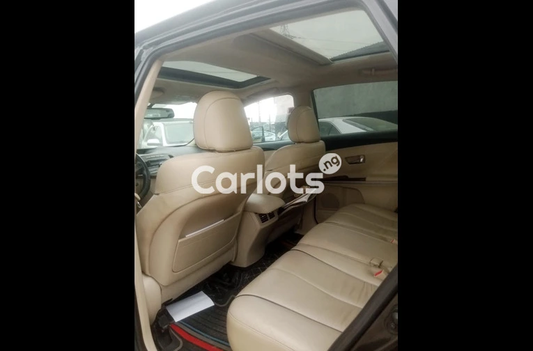 Very clean 2010 venza full option for sale in Apese, Lagos - photo 5 of 7