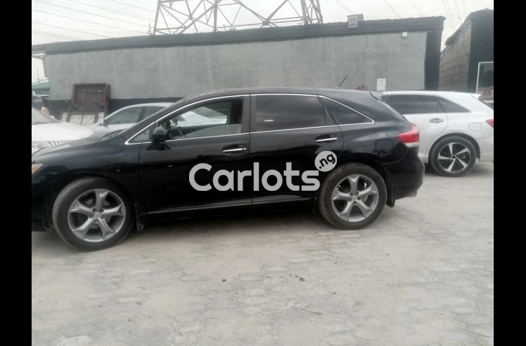Very clean 2010 venza full option for sale in Apese, Lagos - thumbnail 6