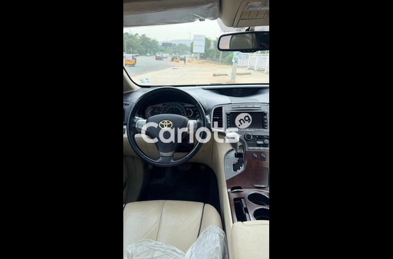 FOREIGN USED 2010 TOYOTA VENZA FULL OPTION for sale in Abuja, FCT - photo 3 of 7