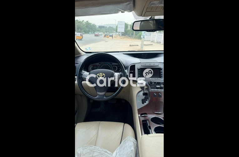 FOREIGN USED 2010 TOYOTA VENZA FULL OPTION for sale in Abuja, FCT - thumbnail 3