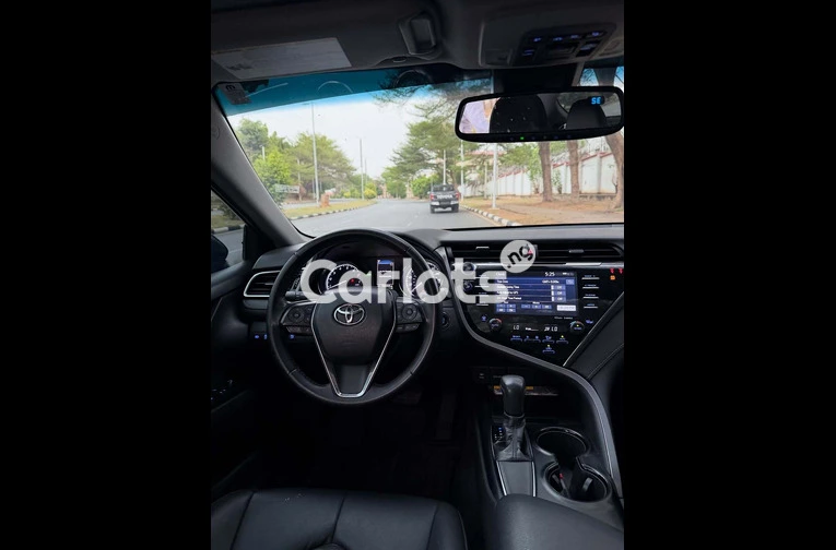 Foreign Used 2018 Toyota Camry SE for sale in Asokoro, FCT - thumbnail 4