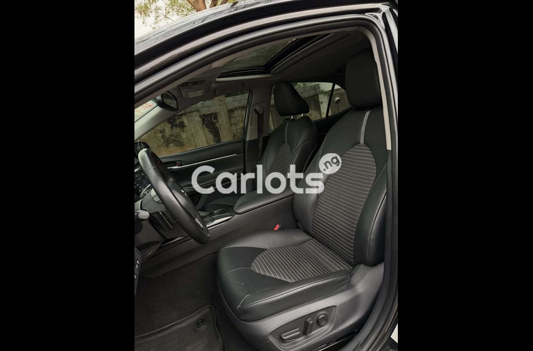 Foreign Used 2018 Toyota Camry SE for sale in Asokoro, FCT - thumbnail 6