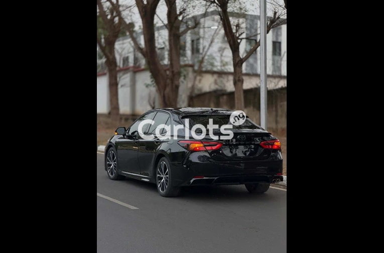 Foreign Used 2018 Toyota Camry SE for sale in Asokoro, FCT - thumbnail 7