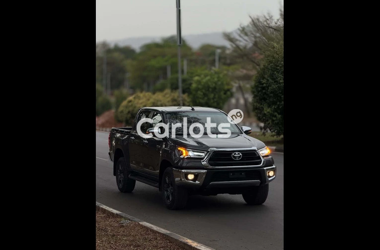 2026 TOYOTA HILUX SR5 4WD for sale in Asokoro, FCT - photo 3 of 7