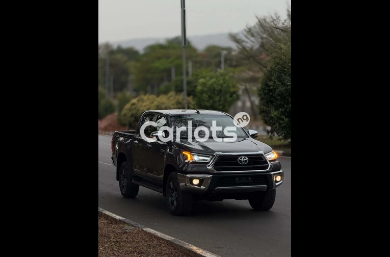 2026 TOYOTA HILUX SR5 4WD for sale in Asokoro, FCT - thumbnail 3