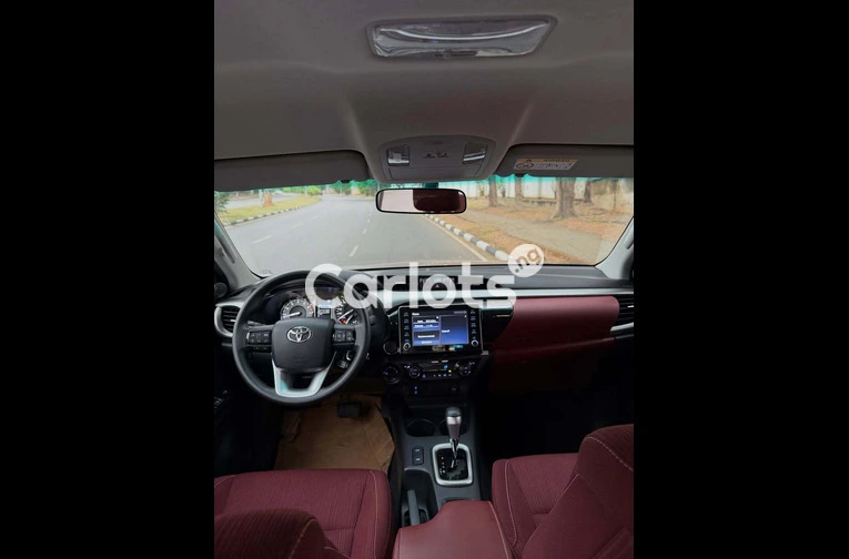 2026 TOYOTA HILUX SR5 4WD - 5/7