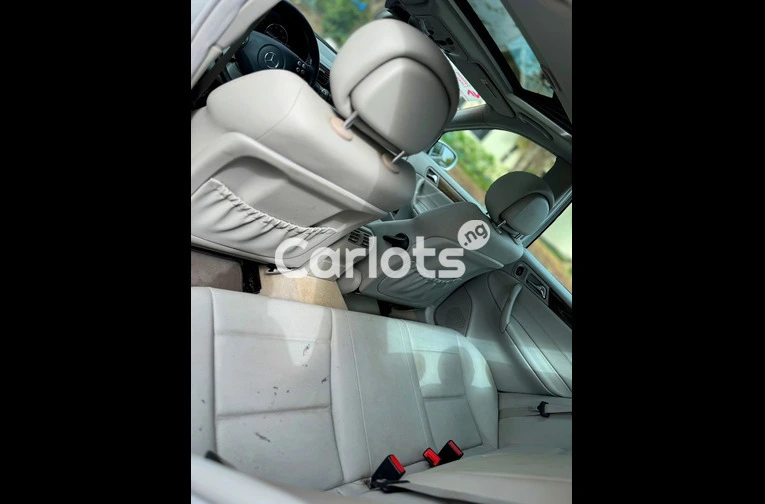 NEW ARRIVAL / FIRST BODY FOREIGN USED 2007 MERCEDES BENZ C230 SPORT for sale in Abuja, FCT - photo 3 of 7
