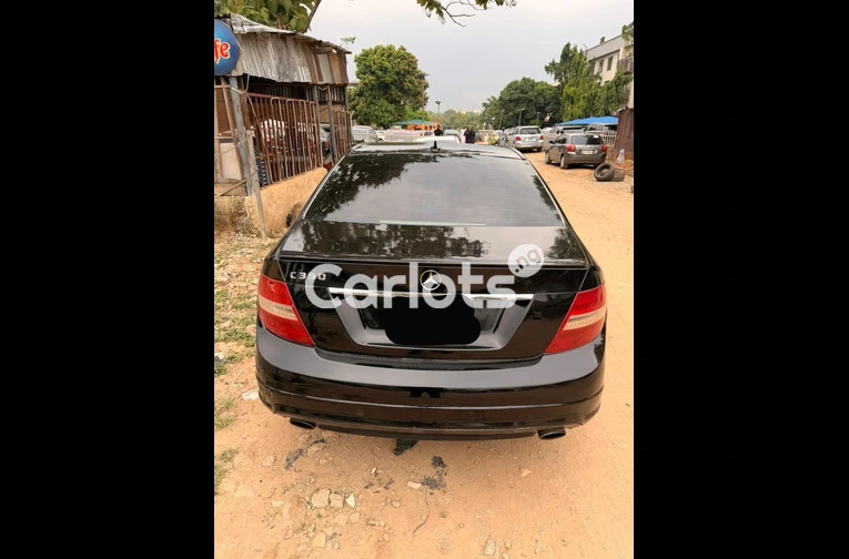 Nigerian Used 2008 MERCEDES BENZ C300 for sale in Abuja, FCT - thumbnail 4