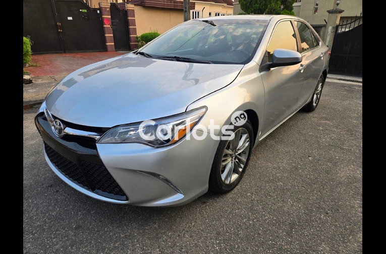Silver 2017 Toyota Camry SE - 2/7