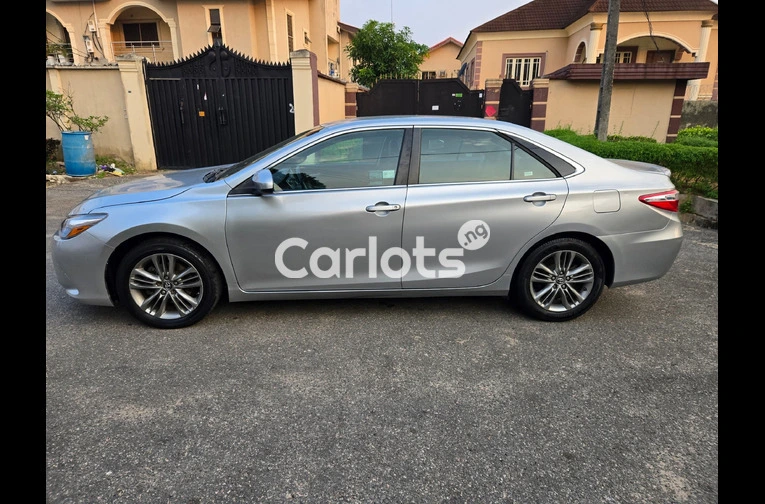 Silver 2017 Toyota Camry SE - 3/7