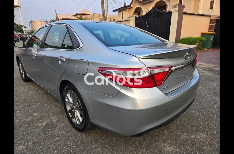 Silver 2017 Toyota Camry SE - 5/7