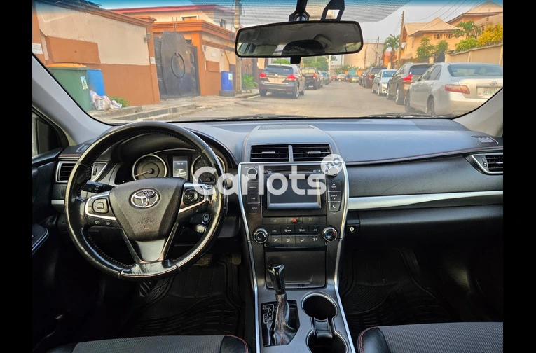 Silver 2017 Toyota Camry SE - 6/7