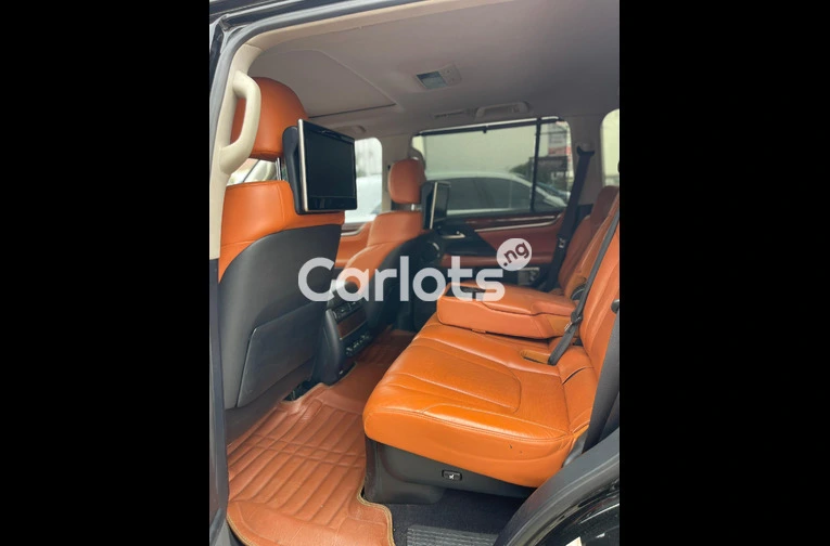 2016 Lexus LX570 - 3/5