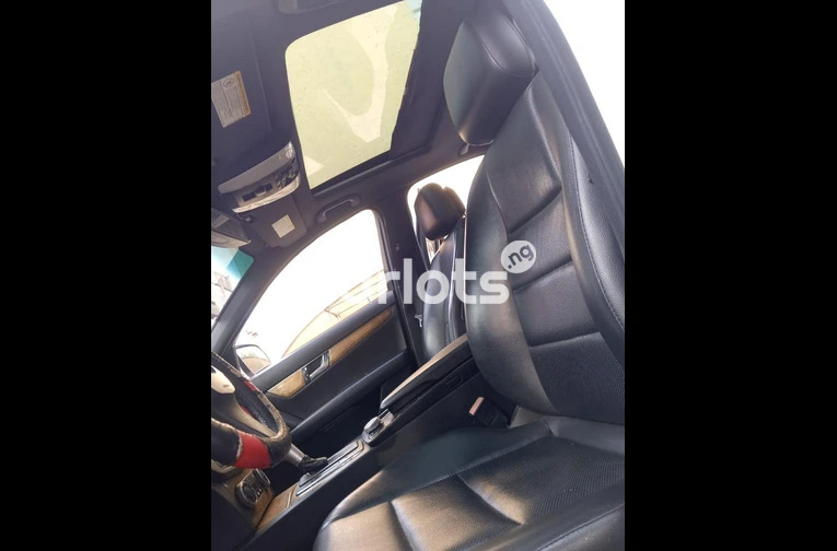 2009 MERCEDES BENZ C300 for sale in Abuja, FCT - thumbnail 2