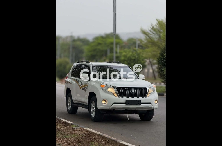 Foreign Used 2018 TOYOTA LAND CRUISER PRADO VX for sale in Asokoro, FCT - thumbnail 3