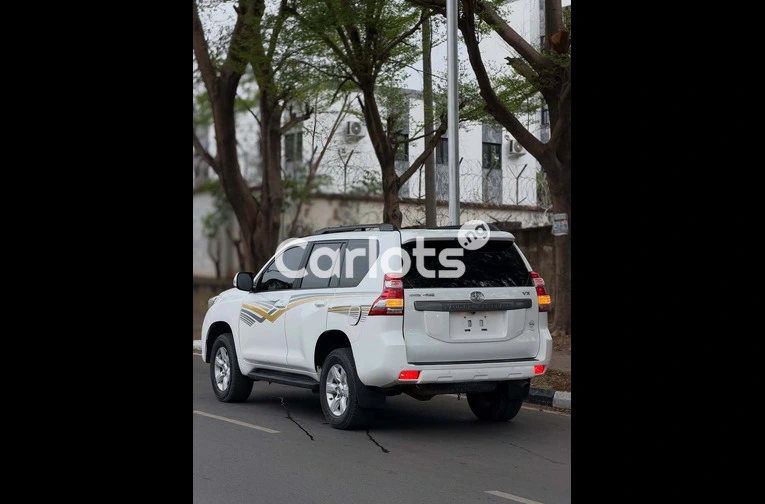 Foreign Used 2018 TOYOTA LAND CRUISER PRADO VX for sale in Asokoro, FCT - thumbnail 7