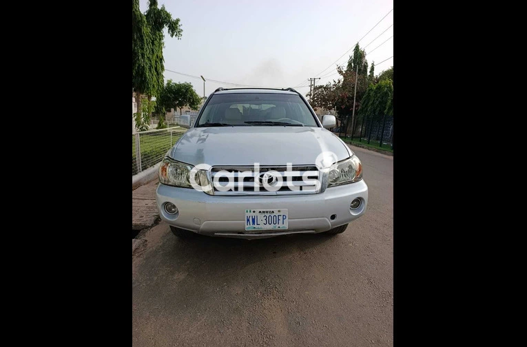 Super Sharp Toyota Highlander 2006 Model
