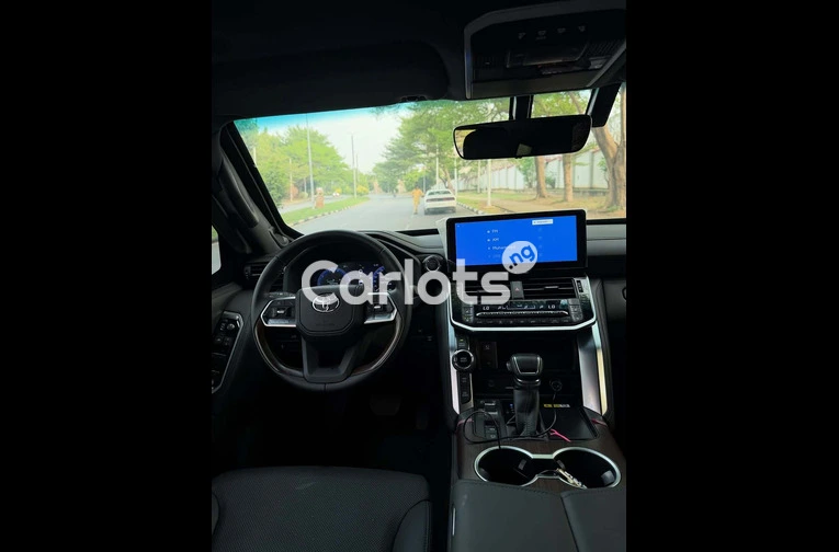 2025 TOYOTA LAND CRUISER BULLETPROOF for sale in Asokoro, FCT - photo 4 of 7