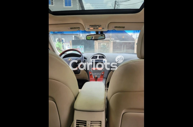 super clean 2010 Lexus ES350 tokunbo for sale in Lagos, Lagos - thumbnail 4